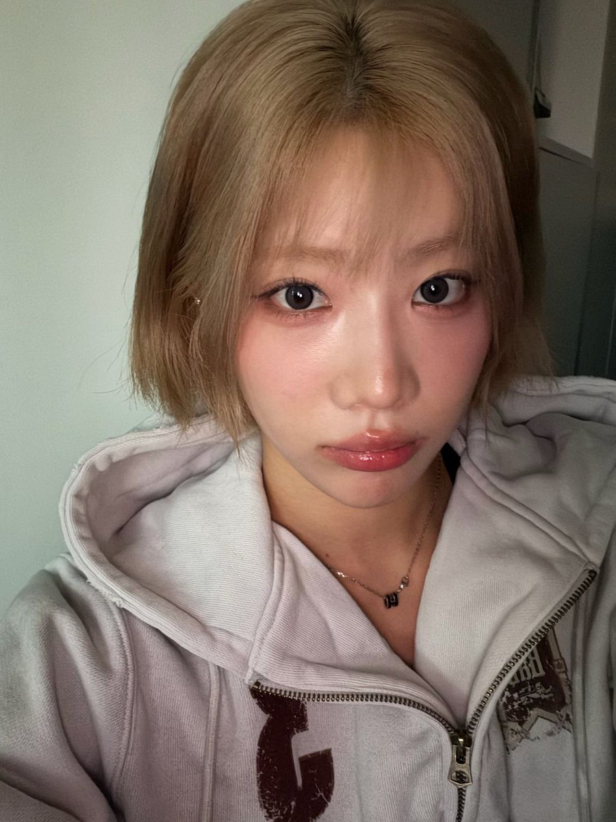 G • loves Jinsoul tweet media