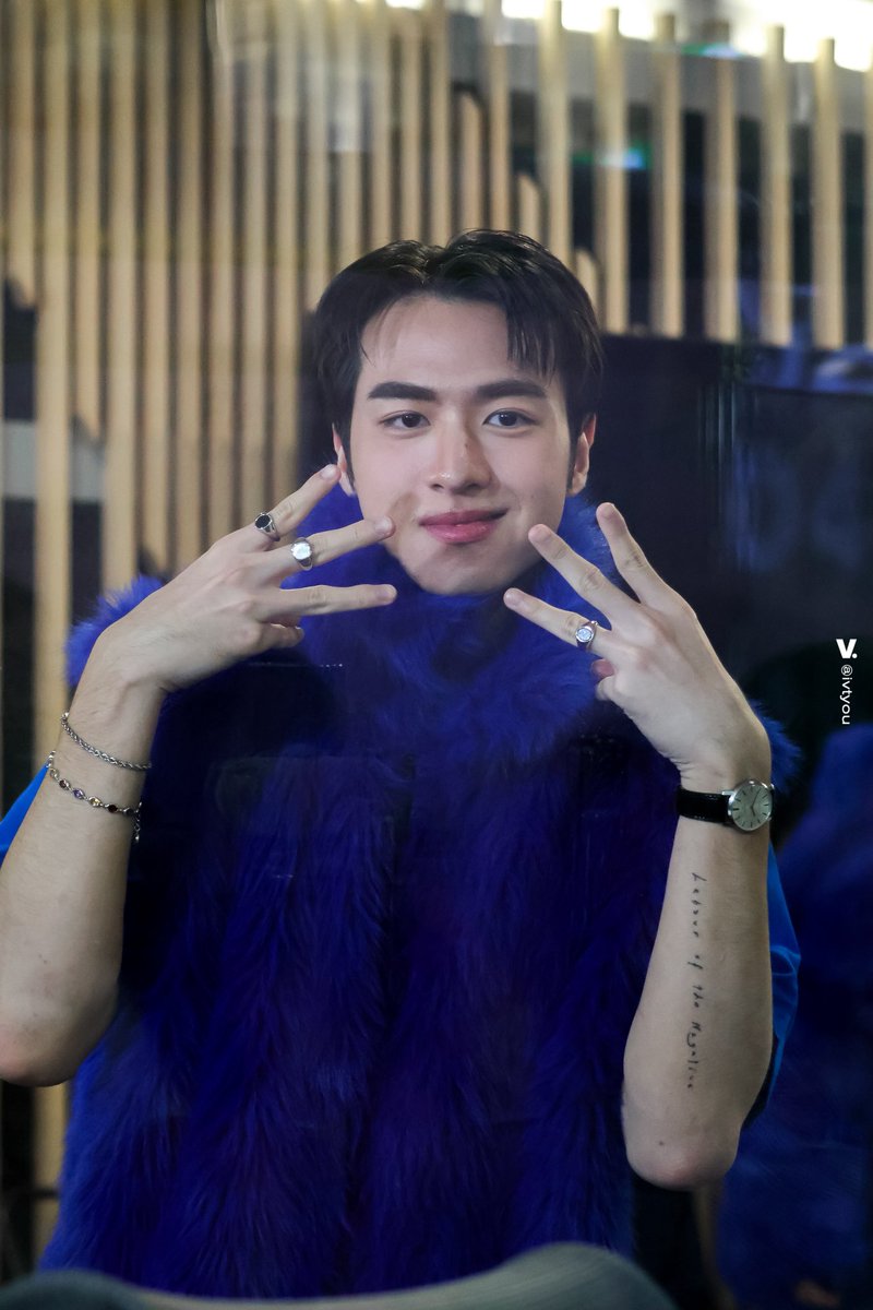ivtyou's tweet photo. meow 🐱🫳🏻

V.

#Flex1045xPROXIEเดี๋ยวจะหนาว
#PROXIEVictor
#PROXIEth https://t.co/vZHdREyP6H