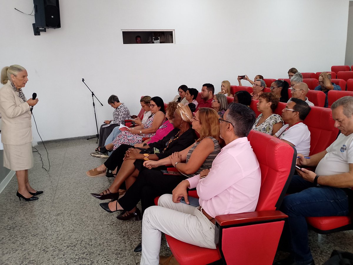 📢📖 Con la presencia de <a href="/erniecross/">Mario E Cruz Peñate</a> y <a href="/casa72702/">Ailuj Casanova</a>  presentan libro "Programa Nacional de Atención Materno Infantil", en el contexto de la a jornada #AbrilPorLaPediatría.

📚 Material imprescindible para el seguimiento de un programa sensible y prioritario del sector salud 🇨🇺.
