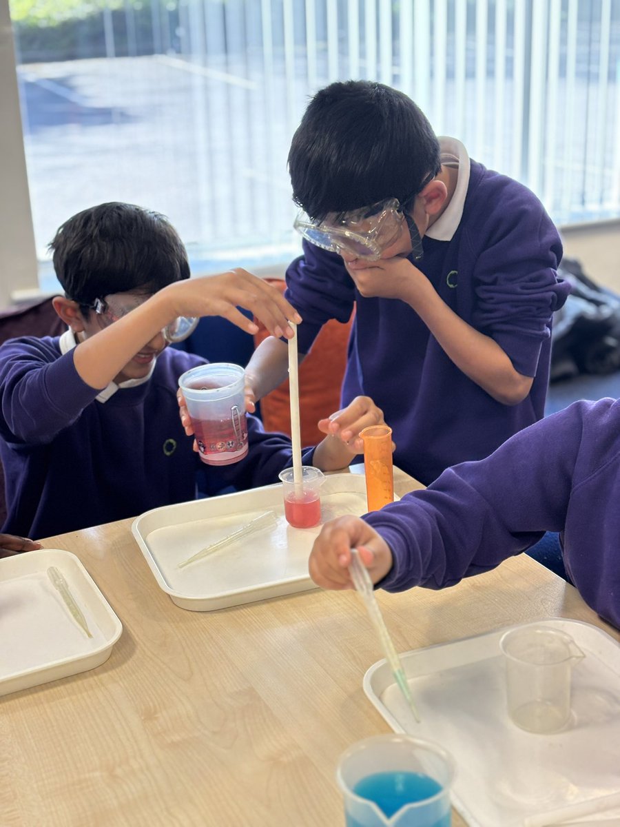 olive_bolton's tweet image. Science enrichment underway #AfterSchool #Clubs #LoveLearning #Awe #Wonder #Curiosity #Scientists #Ambition #WeAreStar @MadScienceNW