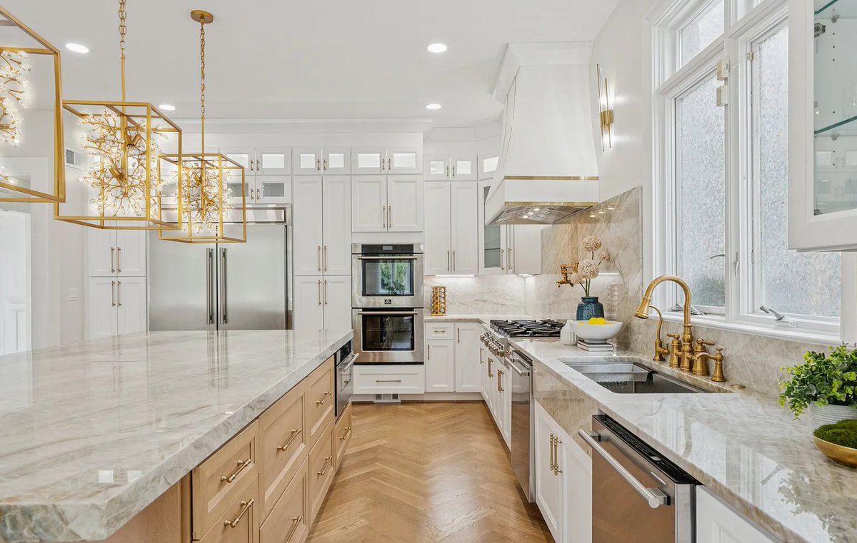 🏠 Housewives Property Tracker
Karen Huger's Great Falls rental is for sale for $4 million. It was being rented for $3,600 a month. #RHOP