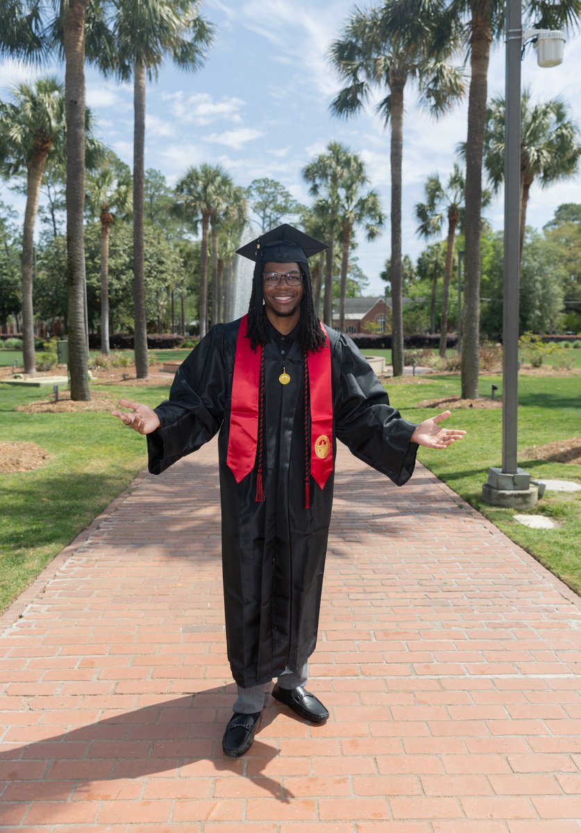 valdostastate's tweet photo. Graduating in May? We have updated our main Commencement webpage with everything you need to know including the live stream link, parking, check-in times and locations, and much more. We can't wait to celebrate the Class of 2026! Info here: https://t.co/DnOpRehyFZ #VStateGrad 🎓 https://t.co/t0LEZiVJDt