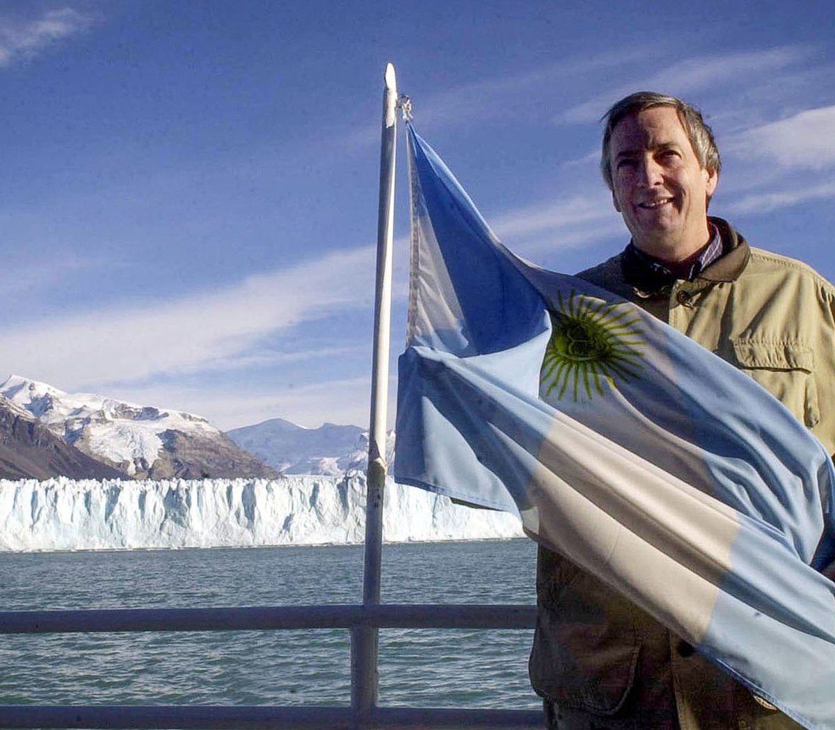 "La Patria somos todos, la Patria es para todos, el derecho a vivir, a estudiar, a tener un hogar, a tener una casa, a tener esperanzas, a sentir el amor y la pasión por la vida lo tenemos todos en esta tierra argentina" 

Néstor Kirchner 🇦🇷