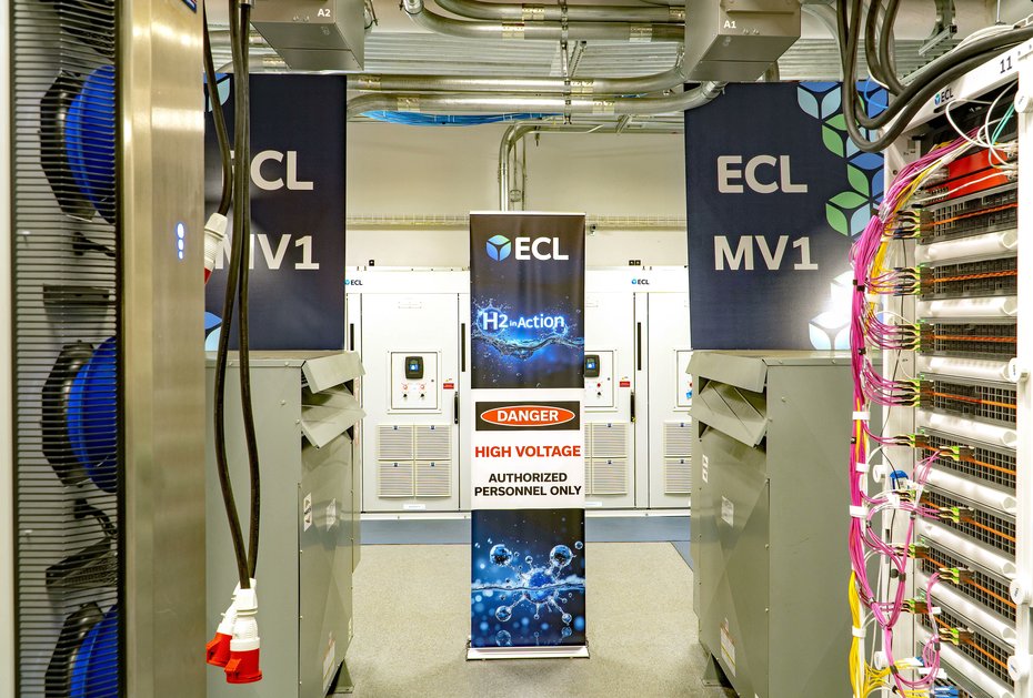 fuelcellsworks's tweet image. ECL unveils CSC-1, a 35MW FlexGrid #datacenter in Santa Clara combining grid, #hydrogen &amp;amp; gas to power high-density #AI. Up to 270kW racks, sub-1.15 PUE, and scalable design tackle rising #energy constraints. 

#HydrogenNow #DataCenters  #EnergyTransition

fcw.sh/t0vxJN