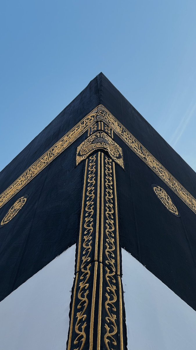 Qout_0's tweet photo. "فحاشى ظُنونِي أنْ تُرَدّ بخيبةٍ
وفي بابِكَ المأمول حطت رَواحلي" https://t.co/zlF9pyRvxM