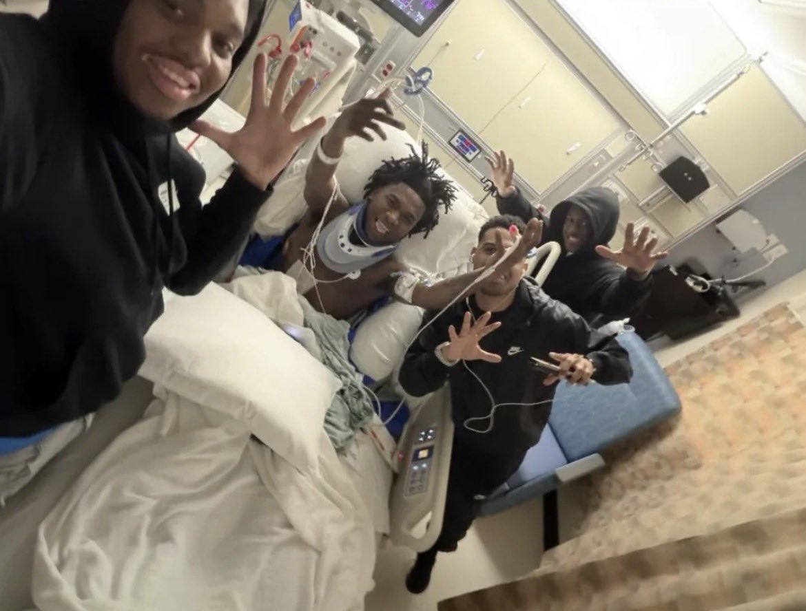 AkzWhoMatter tweet media