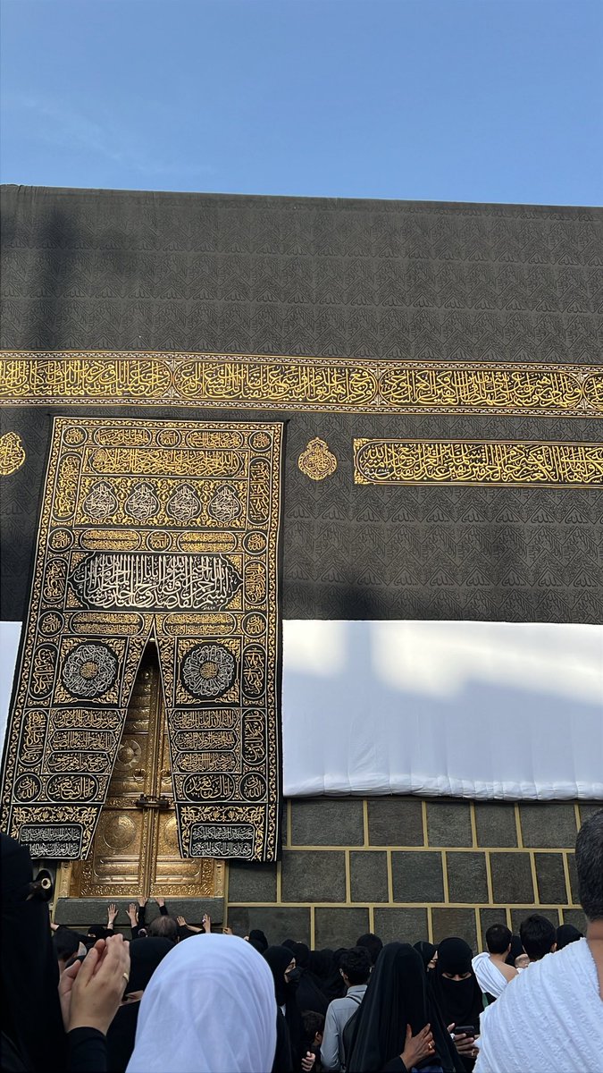 s_25ar's tweet photo. طاب اللقاء وقرّت العيون وارتوى القلب
الحمدلله على التيسير والتمام الحمدلله الذي بلغنا مكة ويسّر لنا عمرتنا اللهُم تقبل مننا🕋🤍 https://t.co/0mhkBAjkjR