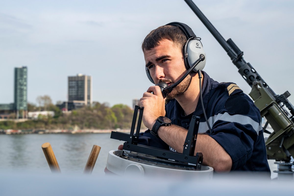 MarineNationale's tweet image. #FDI | Without GPS, back to basics ⚓
From New York, FDI Amiral Ronarc’h is crossing the Atlantic using dead reckoning navigation. 
👉A return to core seamanship, at the heart of French Navy operational excellence.