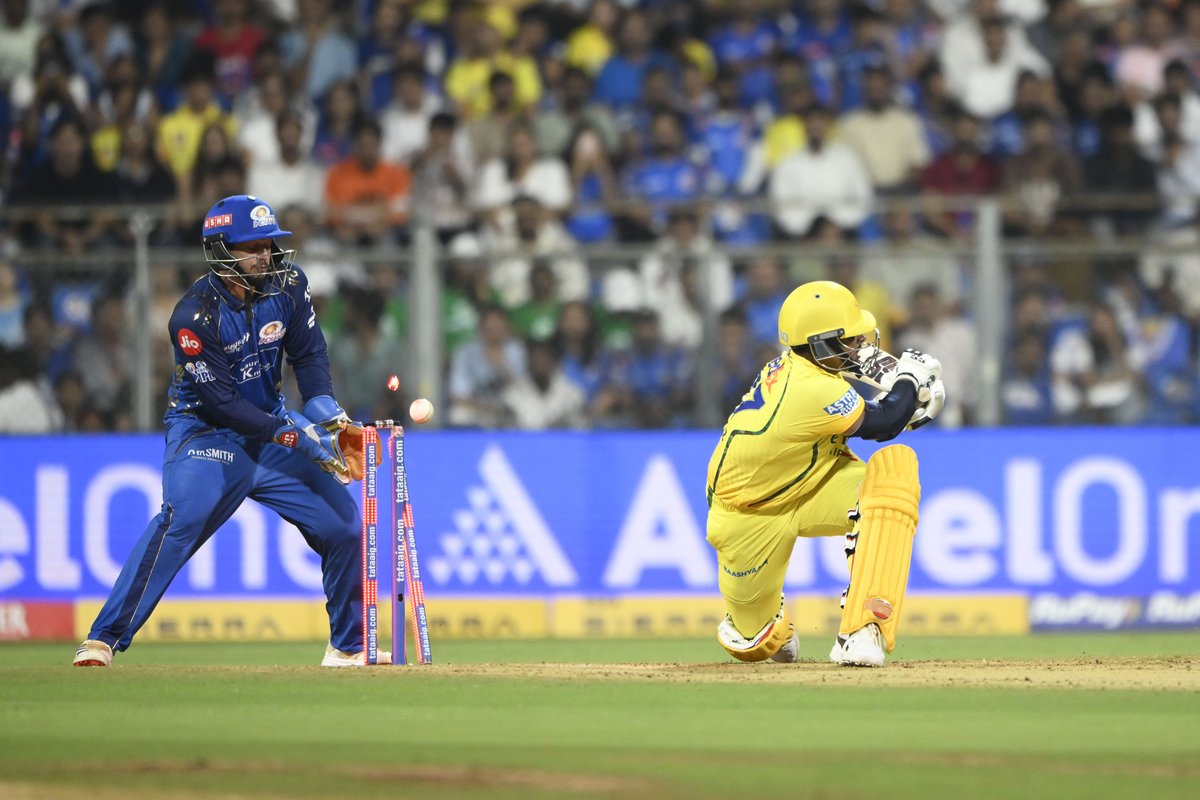 IPL's tweet image. Spinners spinning their magic for #MI 🪄

Mitchell Santner 🤝 Allah Ghazanfar 

Updates ▶️ bit.ly/TATAIPL-2026-33

#TATAIPL | #KhelBindaas | #MIvCSK