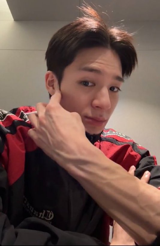 mr.tiny☃︎ tweet media