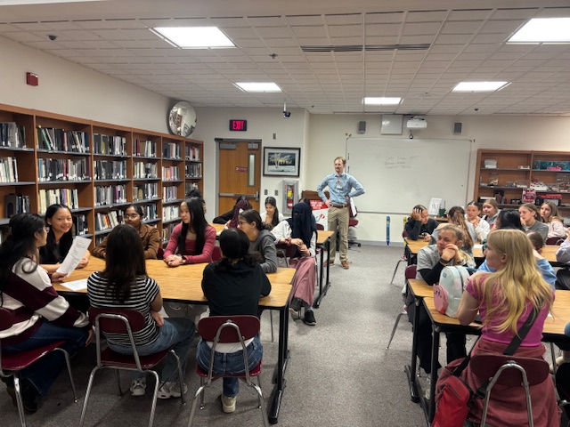 parklandtrojans's tweet image. Huge thanks to the St. Luke’s team for an incredible BioMedical Symposium!  From splinting bones and inserting IVs to cardiac care and knee dissections, our students got a true hands-on look at the world of medicine. 
#FutureDoctors #STEM #BioMed #StLukes #HandsOnLearning