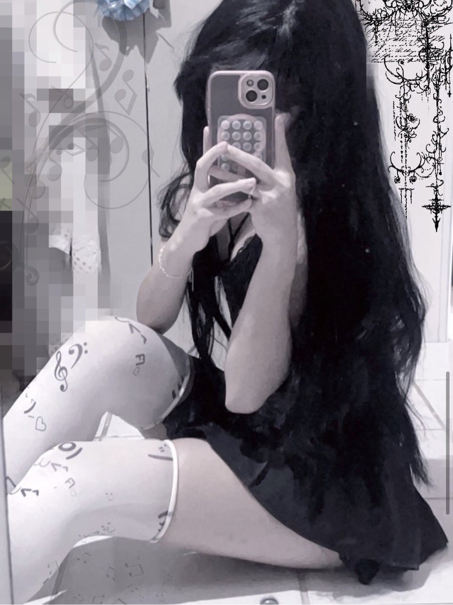 lily tweet media