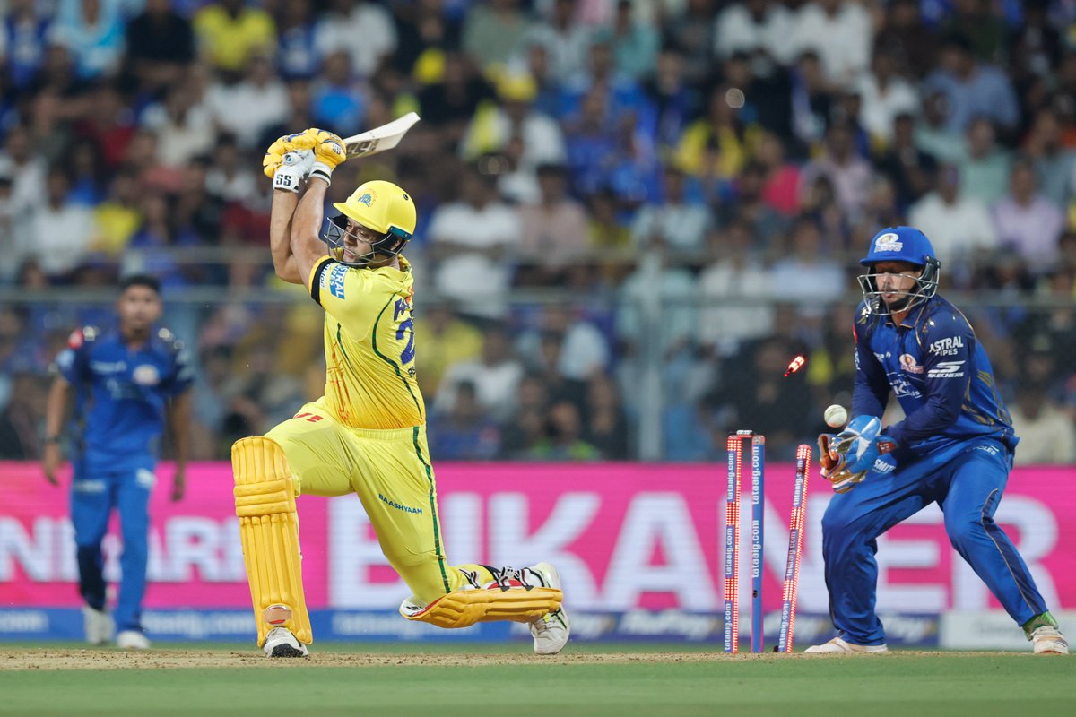 IPL's tweet image. Spinners spinning their magic for #MI 🪄

Mitchell Santner 🤝 Allah Ghazanfar 

Updates ▶️ bit.ly/TATAIPL-2026-33

#TATAIPL | #KhelBindaas | #MIvCSK
