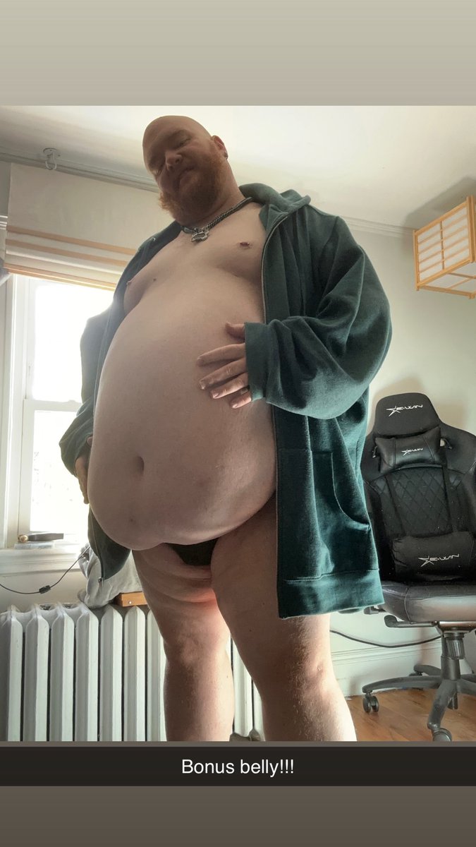 cubby_kane2's tweet photo. This is my “it’s kinda chilly this morning” WFH uniform 🤭 https://t.co/1haejmmgab