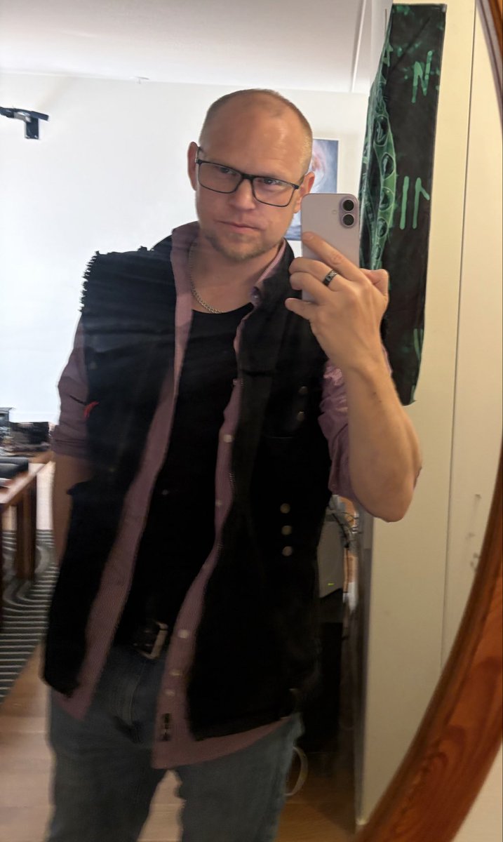 SoM_Budde's tweet image. #happy #fourthyoneth #birthday
To me ^_^’’