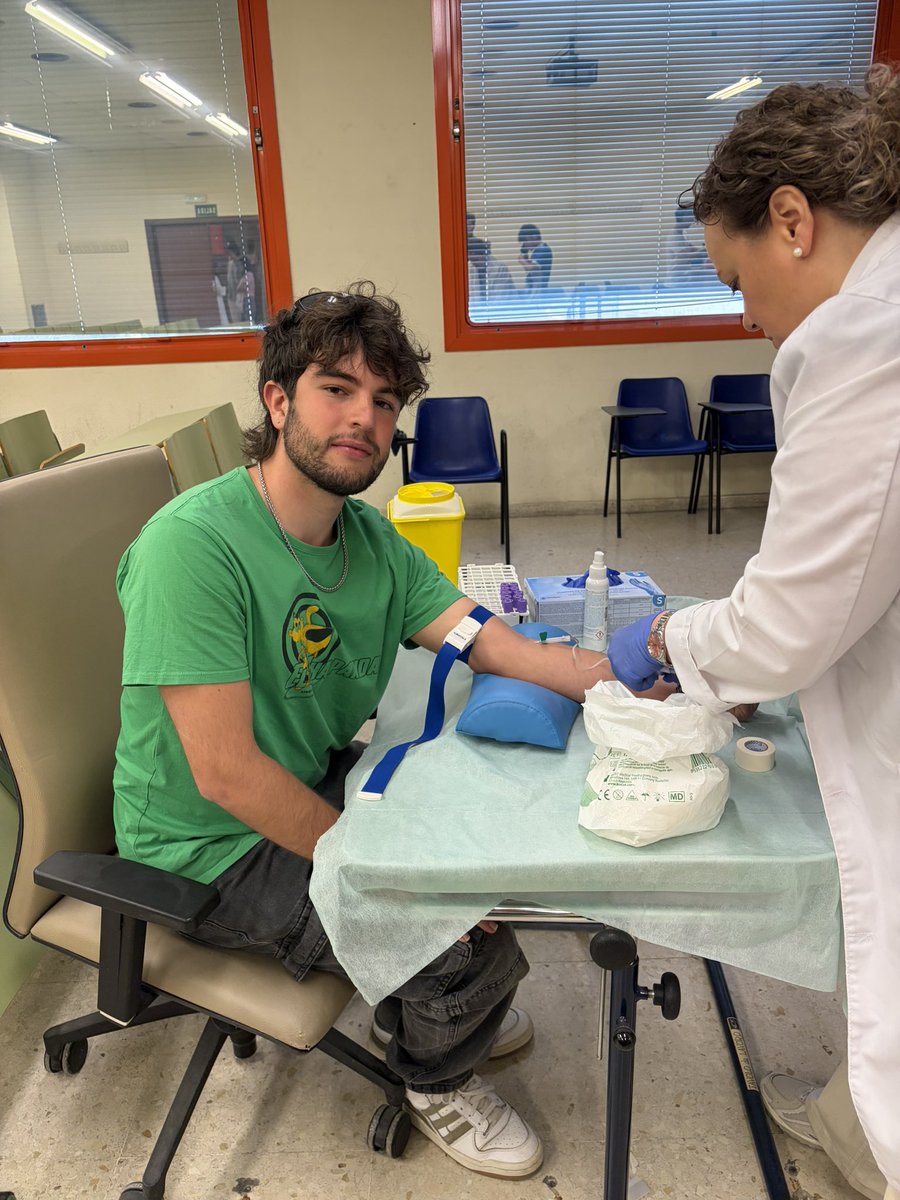 EquipoMedula's tweet photo. 🧡 Aquí, en una simple analítica, puede comenzar una nueva vida.

Únete a #EquipoMédula y conviértete en esperanza. ✨ https://t.co/cQA25lvfzD