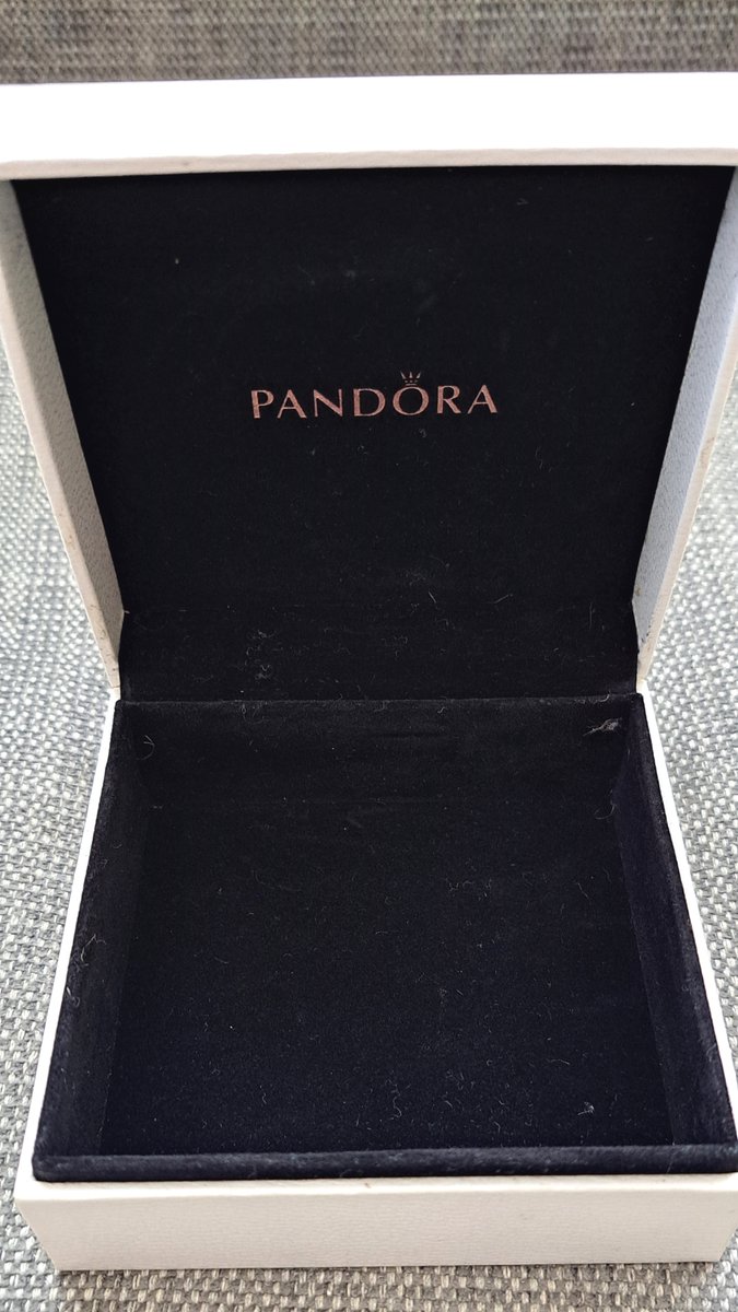 EL_ALMACEN_TC's tweet image. CAJA ESTUCHE JOYERÍA PANDORA todocoleccion.net/joyeria/caja-e… a través de @todocoleccion #Pandora #Coleccionismo