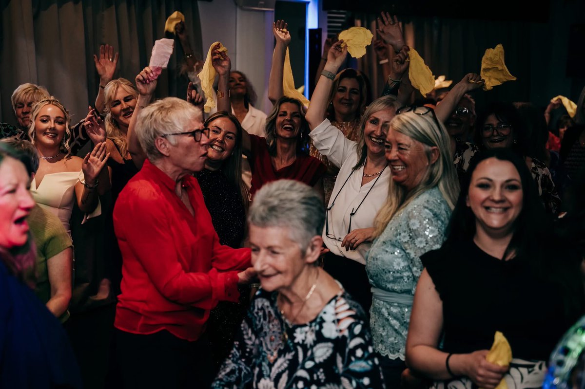 SandvilleSHF's tweet image. President’s Ladies Day shines in its second year💃🥂

Over 200 guests joined a sold-out celebration at Blanco’s Hotel Bar &amp;amp; Restaurant, raising an incredible £8,917.70 for Sandville Self Help Foundation.

Thank you to our amazing supporters! 💛

#LadiesDay #FundraisingSuccess