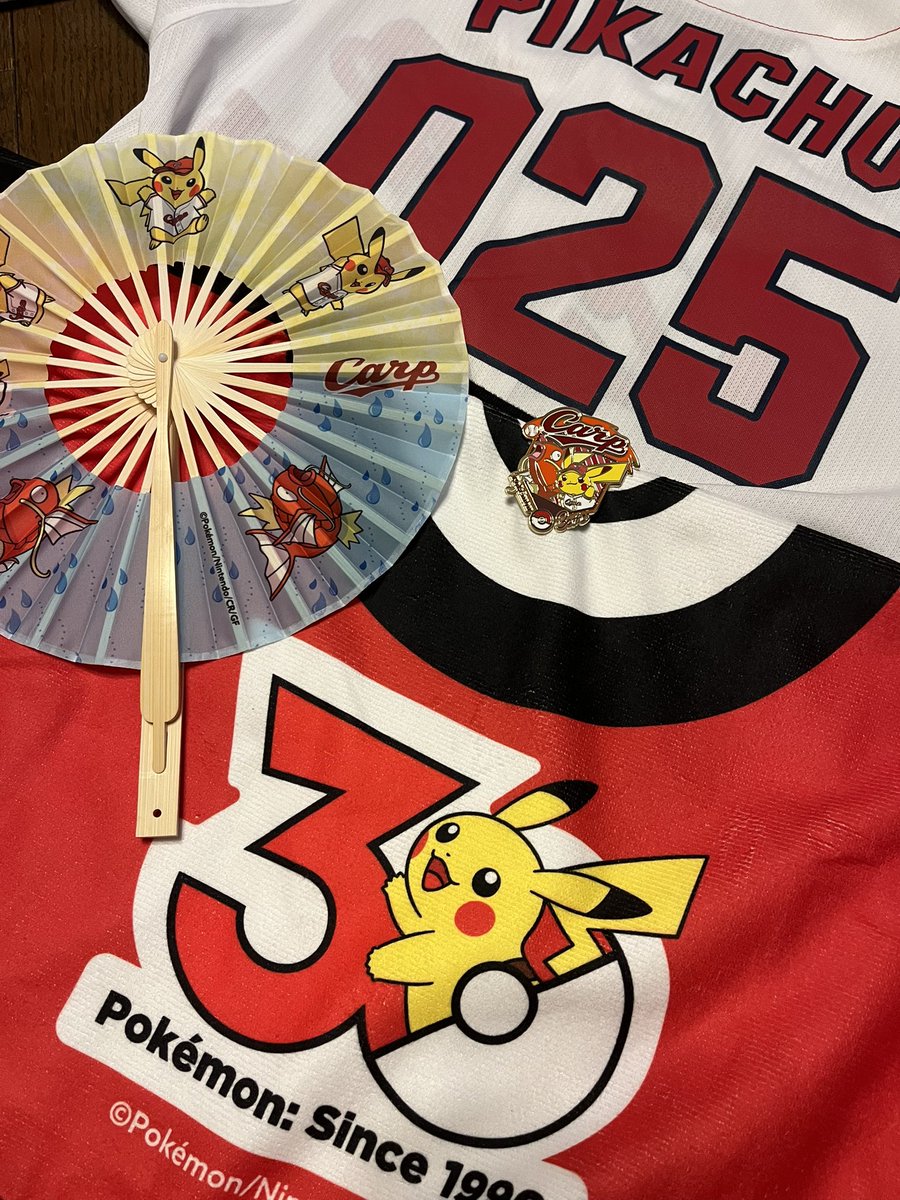 2b411dashi's tweet photo. ポケモンベースボールフェスタ3連戦
完走しました！

初戦、秋山選手のこうかばつぐん打で
こいほー🎏✨🙌

残り2試合💦
こうかはないようだ…

私もひんし状態で帰路に😇
まけほまけほ

げんきのかたまりをください

ピカチュウユニと
入場者限定グッズコンプしました笑

#カープ https://t.co/sRGAyVYJnG