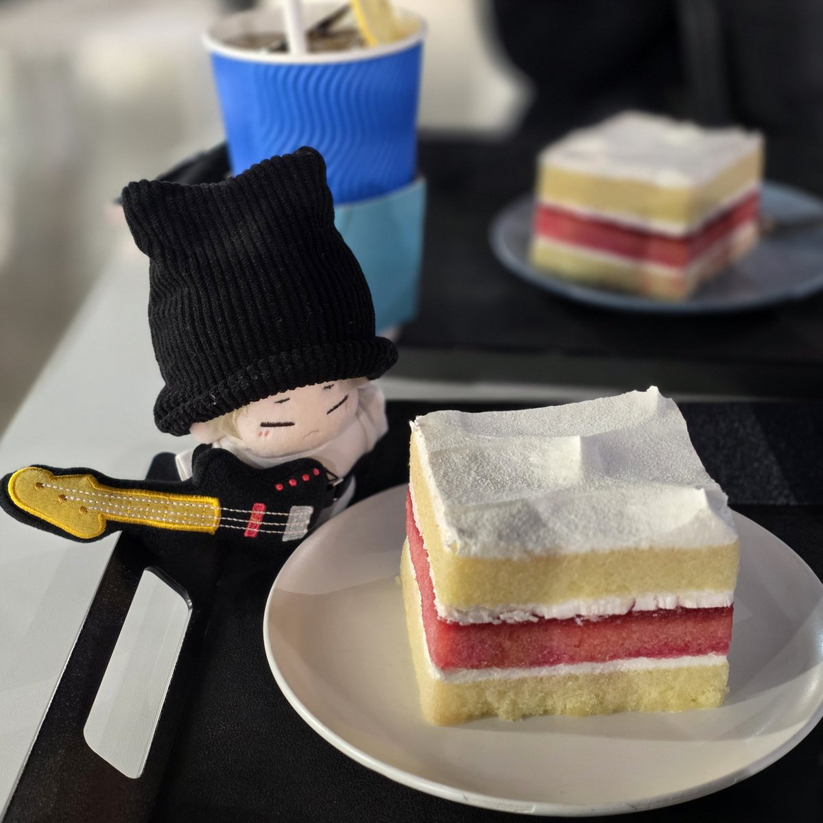 anotherica's tweet photo. 왼쪽은 이벤트 참여 오른쪽은 그냥 해운대에 데려간 거 자랑하고 싶어서요🤭 https://t.co/0NGjFCvhR1