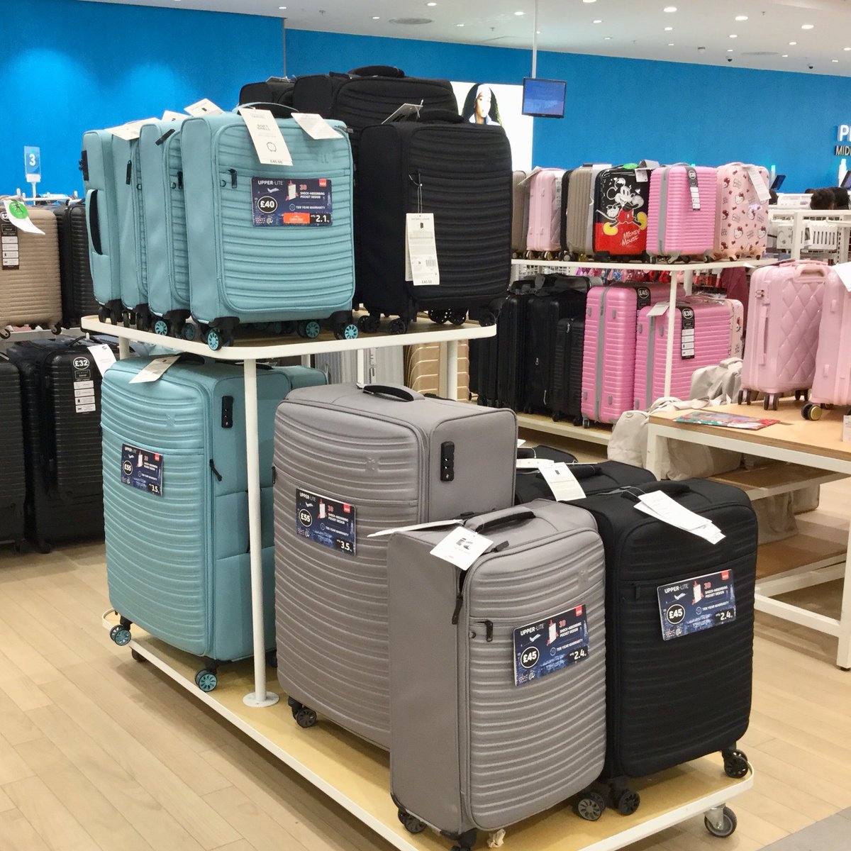 Hillstreetshop's tweet image. 🛅 🧳You know holiday season is here when Primark looks like a departure lounge 😂
Why does my luggage never look this neat and organised?! 🤔

#primarkhillstreet #primarkmiddlesbrough #holidayseason #holidaypacking #travel #organised #getaway