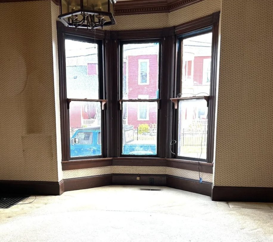 oldhouseunder50's tweet image. $69,900. The Charles Wachtel House. c.1898 #Indiana Queen Anne. #fixerupper. Highlights include beautiful original woodwork, four fireplaces, octagonal tower, and a breathtaking stained-glass window.  oldhousesunder50k.com/save-this-c-18…