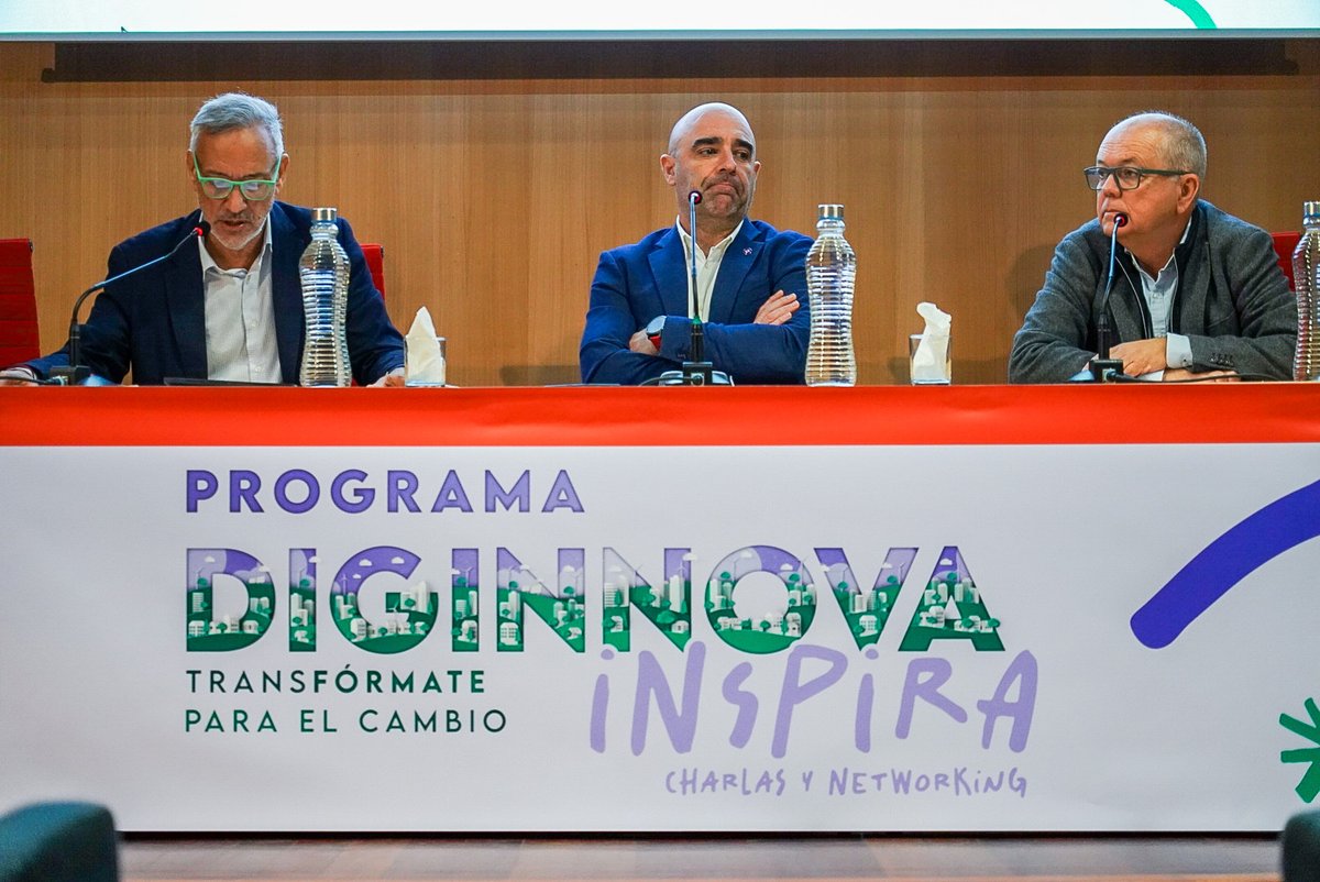 agenciaiisi's tweet photo. 🚀 #DIGINNOVAInspira 
Nuestro director @francohormiga participó en la clausura de este encuentro en la @ULL @fg_ull resaltando el impacto del programa en la transformación digital y ecológica de las islas.
📌 @CUCIC_GobCan cofinanciación por el FSE+
https://t.co/SpFC1FVNe4 https://t.co/W6rQnuoGRI