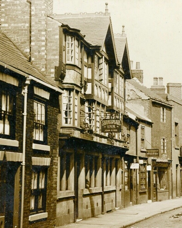 GBbooze's tweet image. Saltergate, #Chesterfield.
The Shakespeare Inn, a Brampton Brewery house, sold its last pint in 1973, to become a car park.