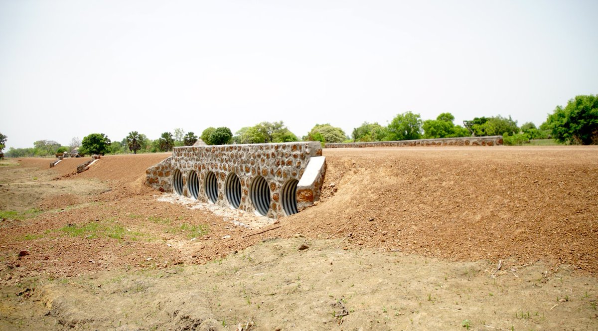 The <a href="/EUinSouthSudan/">EU in South Sudan</a> &amp; <a href="/WFP/">World Food Programme</a> have handed over Marialbai-Chelkou and Pantit-Anyuopjang feeder roads to #NBGS. At the event, Amb. #PelleEnarsson said the roads would greatly improve connectivity &amp; agricultural potential, boost trade &amp; enhance security. More: eeas.europa.eu/delegations/so…