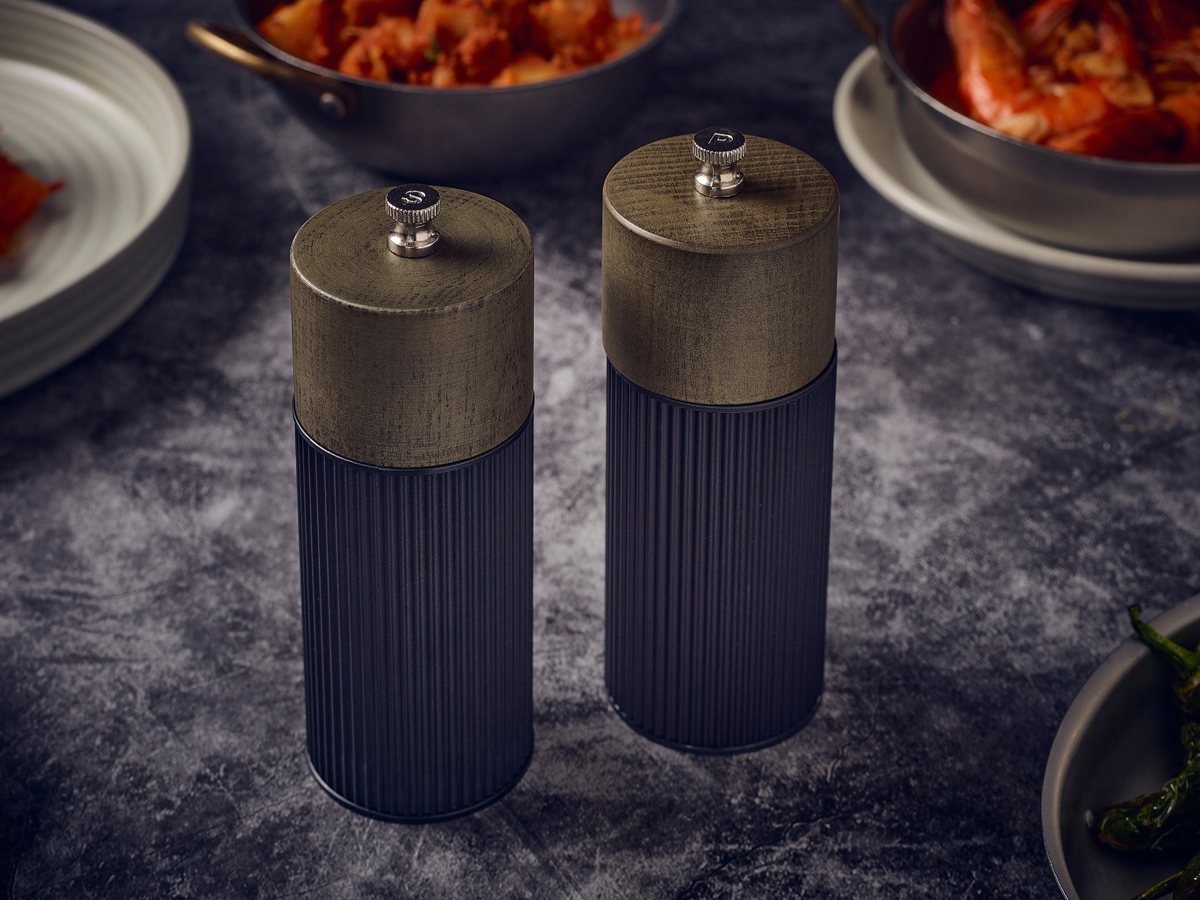NevillesNews's tweet image. ✨ Discover our new Premium Salt &amp;amp; Pepper Grinders!
 
 Elevate your tabletop with our stylish Camden, Stainless Steel, and new Inverted Grinders—designed for elegance, durability, and practicality.
 
 Explore the full range:
 obi41.nl/2p8uv65u
 
 #stainlesssteel #grinders