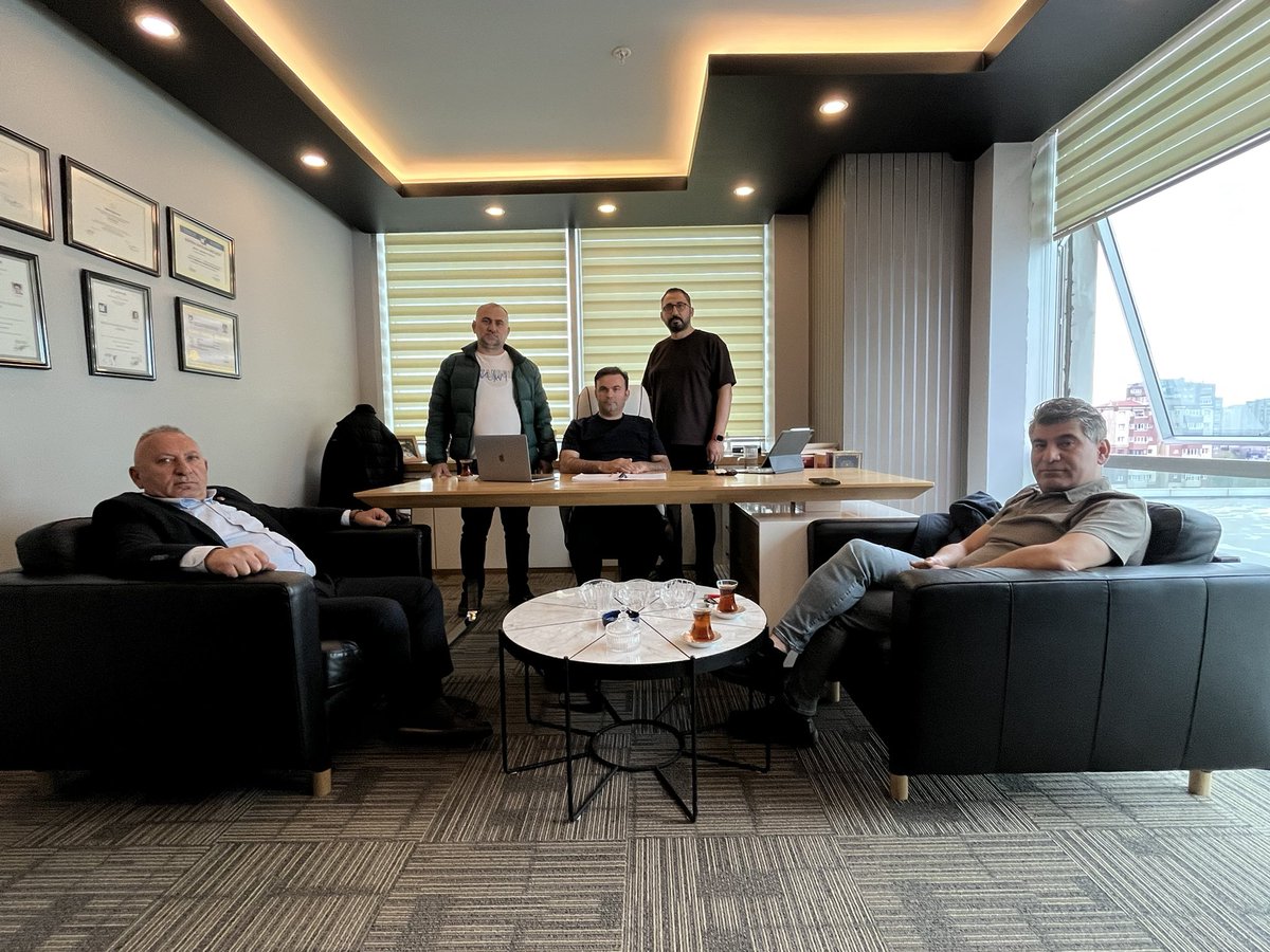 Önceki dönem ilçe başkanımız Mahmut Yusuf Bey’e amcasının vefatı dolayısıyla taziye ziyaretinde bulunduk Allah rahmet eylesin