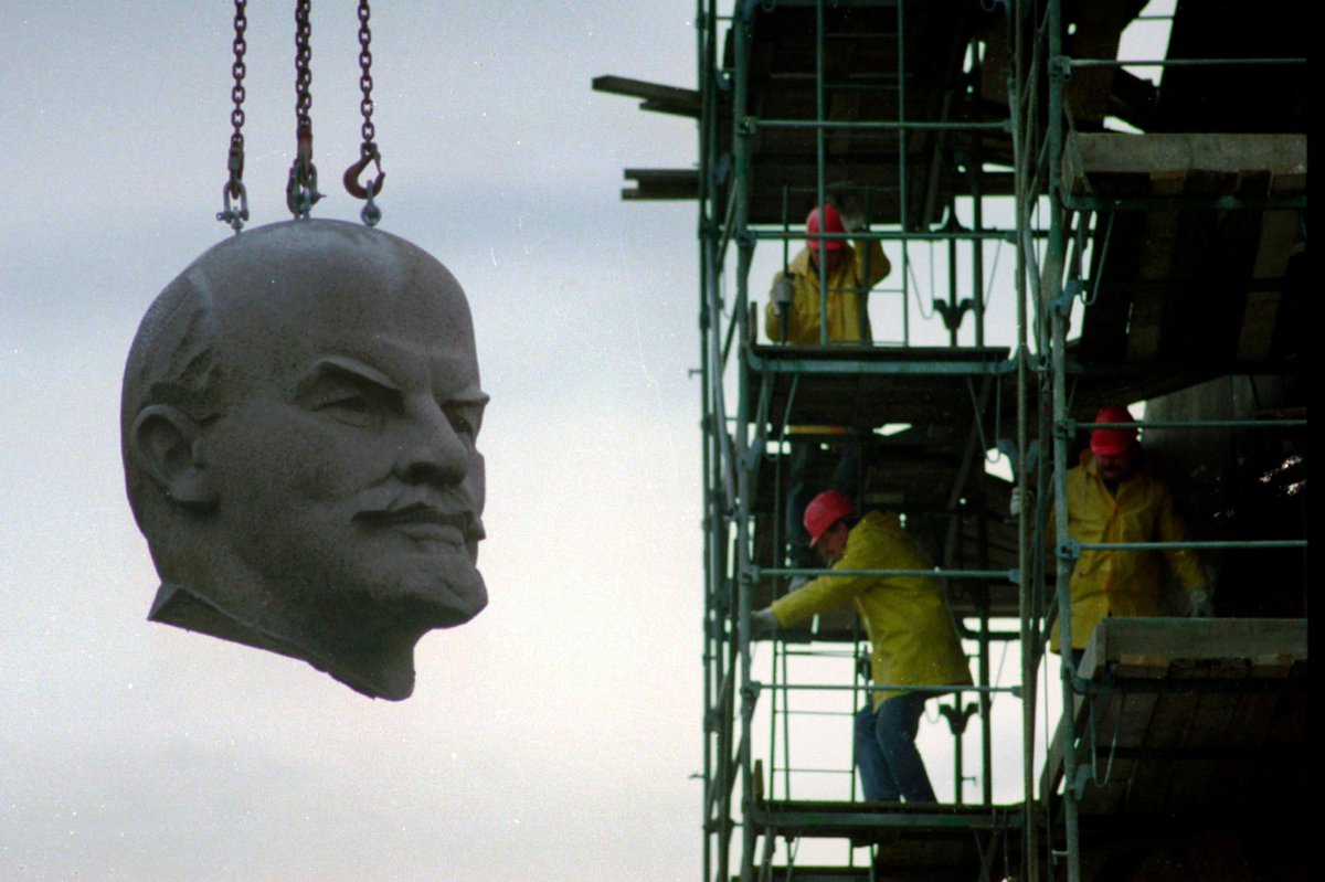 GDRvisuals's tweet photo. Demolition of the Lenin monument in East Berlin, 1991. https://t.co/F22QW8LCie