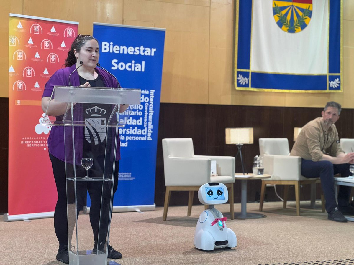 catedrassocial's tweet photo. "Robótica social como herramienta de dinamización y bienestar en la intervención terapéutica con personas mayores", presentada por Alba González Martín, de Grupo 5 Las Villas @Grupo5AyGsocial 

#FuenlaSocial https://t.co/qiEm5yGMLq