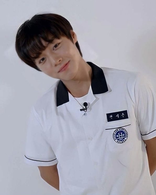 hourly shse tweet media