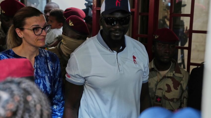 LabeLegend6's tweet image. En Guinée, la dissolution de plusieurs partis d’opposition sous la présidence de Mamadi Doumbouya suscite des inquiétudes sur l’avenir du pluralisme politique 🗳️

#Guinee #Politique #Opposition