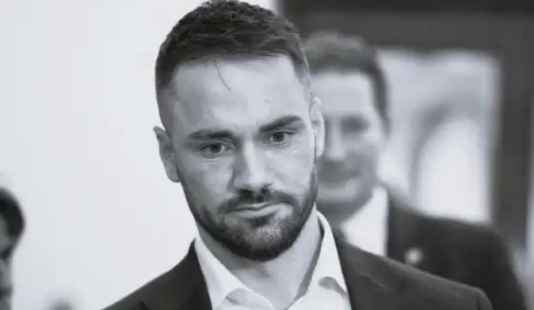 MksKoroniarz's tweet photo. Jedyny w obecnym sejmie poseł lewicy który powszechnie zasługiwał na szacunek dzięki bezinteresownej pomocy niesionej ludziom 😭

Świeć panie nad jego duszą, świat jest niesprawiedliwy i dobrych ludzi zabiera zbyt wcześnie (*) 🕯️🪽 https://t.co/Vi0friEn8q