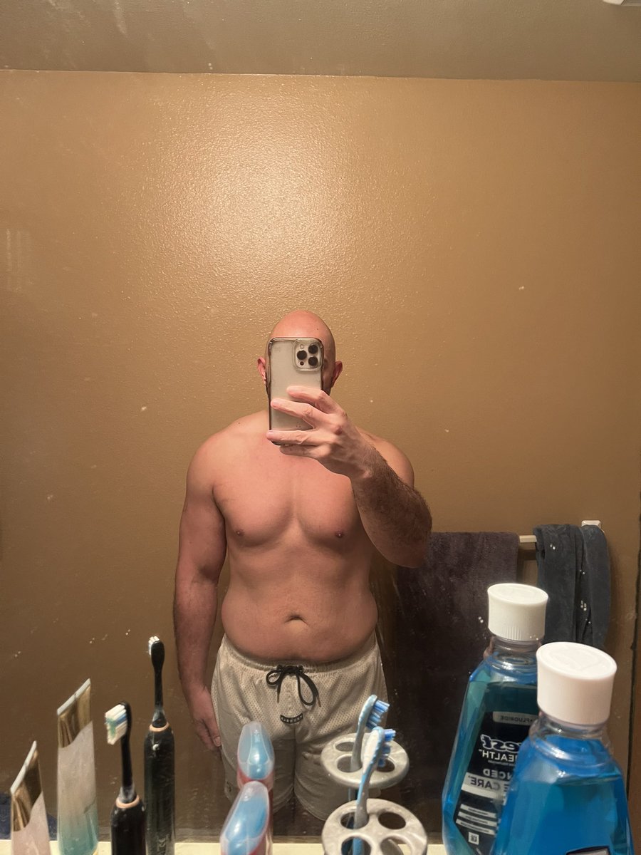 PandaMathews's tweet image. Summer body starting to take shape #progressing #bmi #goals