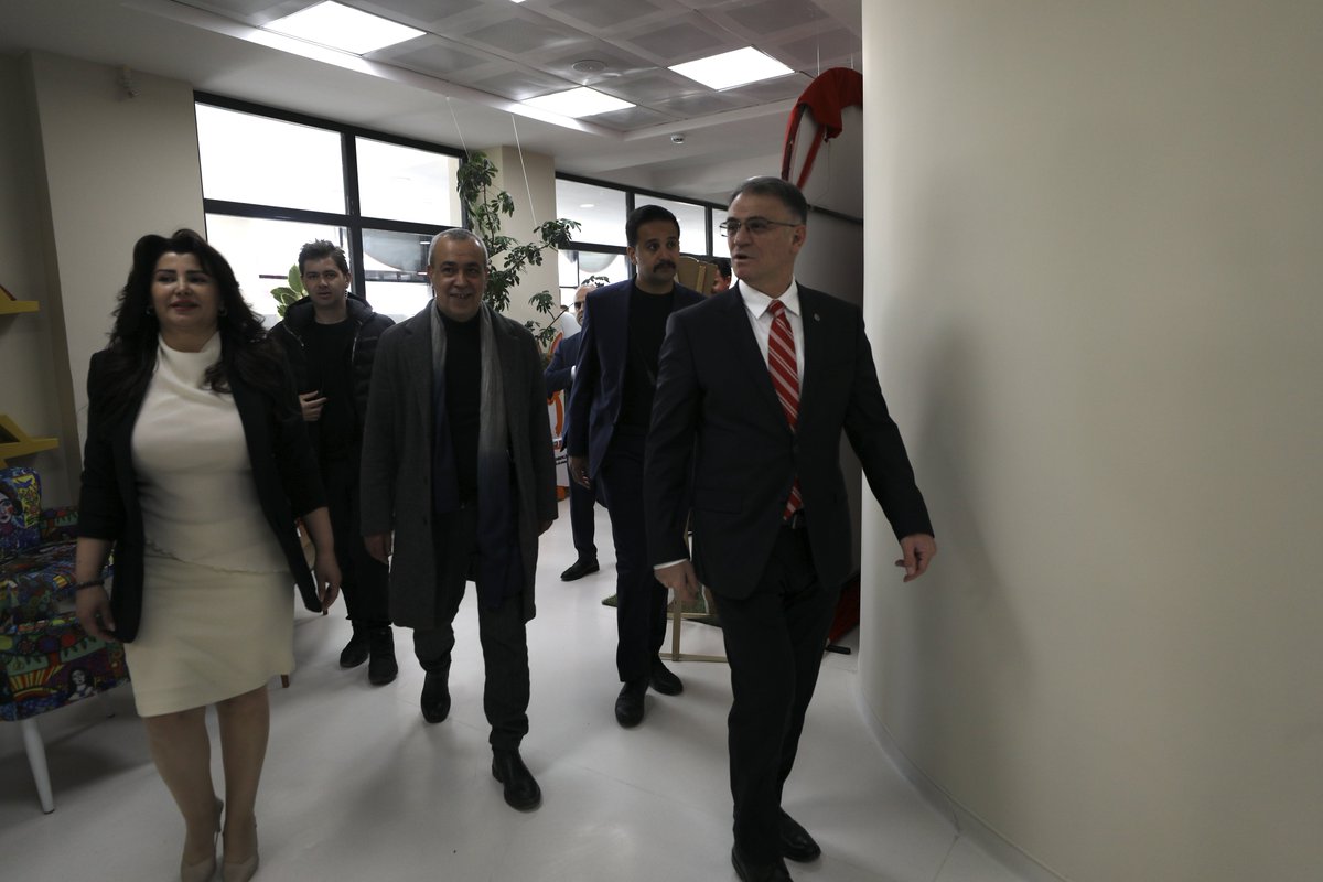tcvanvaliligi's tweet photo. Valimiz Sn. Ozan Balcı, Van’ın en modern anaokulu olan Edremit ilçesindeki Vangölü Anaokulunu ziyaret ederek incelemelerde bulundu.

@valiozanbalci75 https://t.co/sSUNoWoRdw