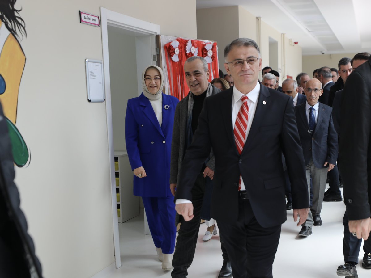 tcvanvaliligi's tweet photo. Valimiz Sn. Ozan Balcı, Van’ın en modern anaokulu olan Edremit ilçesindeki Vangölü Anaokulunu ziyaret ederek incelemelerde bulundu.

@valiozanbalci75 https://t.co/sSUNoWoRdw