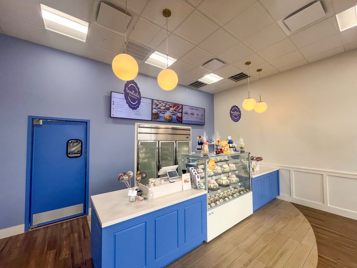 FidelisHouston's tweet photo. NOW OPEN in Humble, TX — @nothingbundt @ Townsen Crossing

Townsen may be fully leased, but you can still grab a sweet treat before exploring space at nearby Westlake Marketplace.

Townsen Crossing: https://t.co/iSpTcpnc6E
Westlake Marketplace: https://t.co/pdomBXKhri

#NowOpen #GrandOpening #TownsenCrossing #NothingBundtCakes #HoustonCRE #CommercialRealEstate