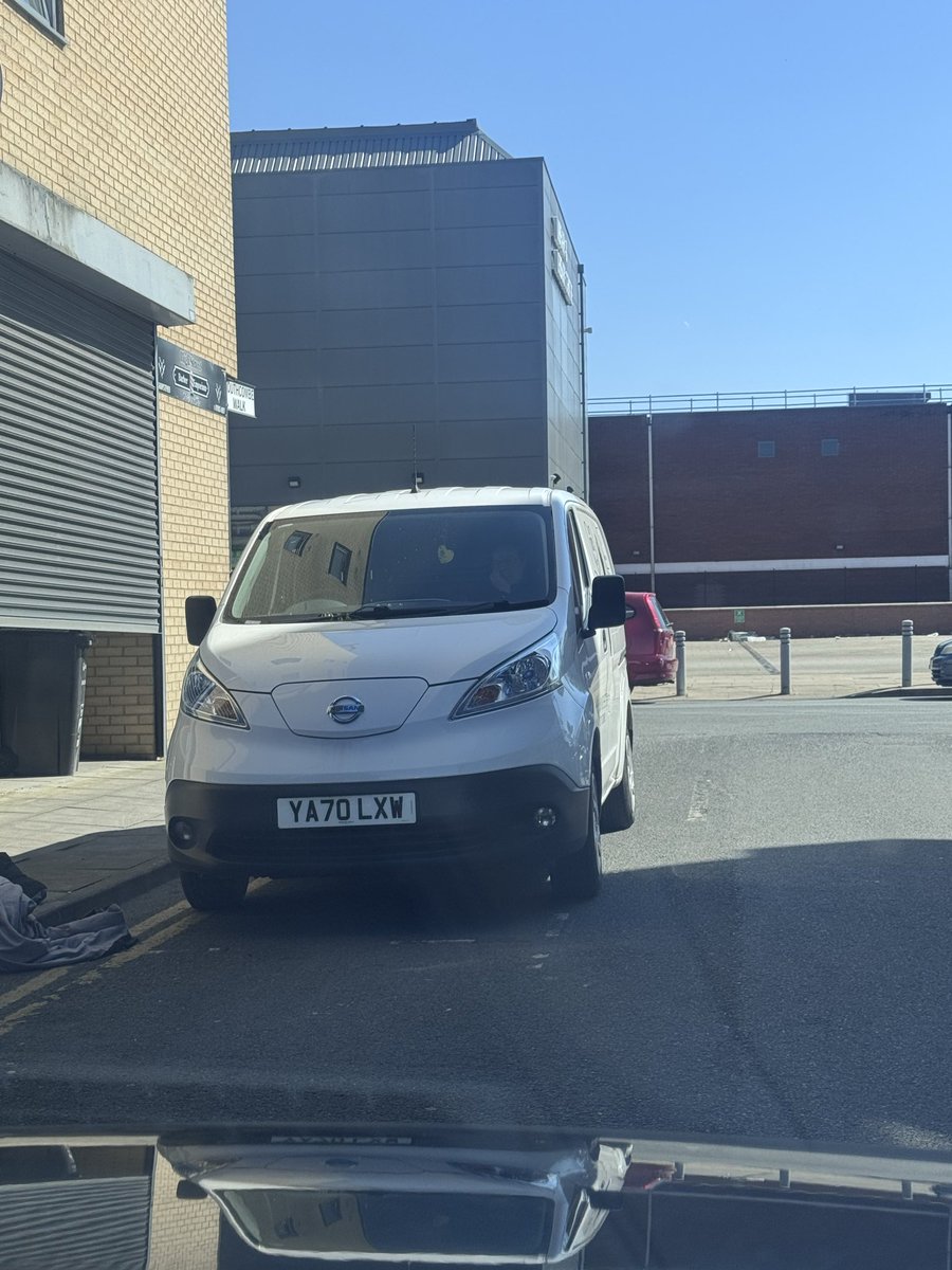 ImKarlLucas's tweet image. I’ve been complaining to @ManCityCouncil for 5 years about dangerous parking &amp;amp; today you (the council) were at it! @GMPCityCentre please can you help with this danger? #manchester #hulme @MayorofGM