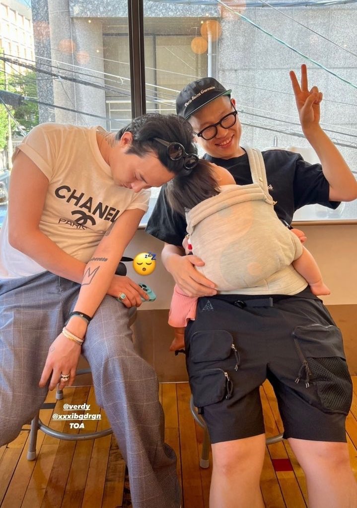 이때옆에잇던애긴가봐 많이컸다🥹
근데권지용씨이거 옆에자는애기 따라하는중인거아는사람 ㅈㅉ여자무서운줄모르고