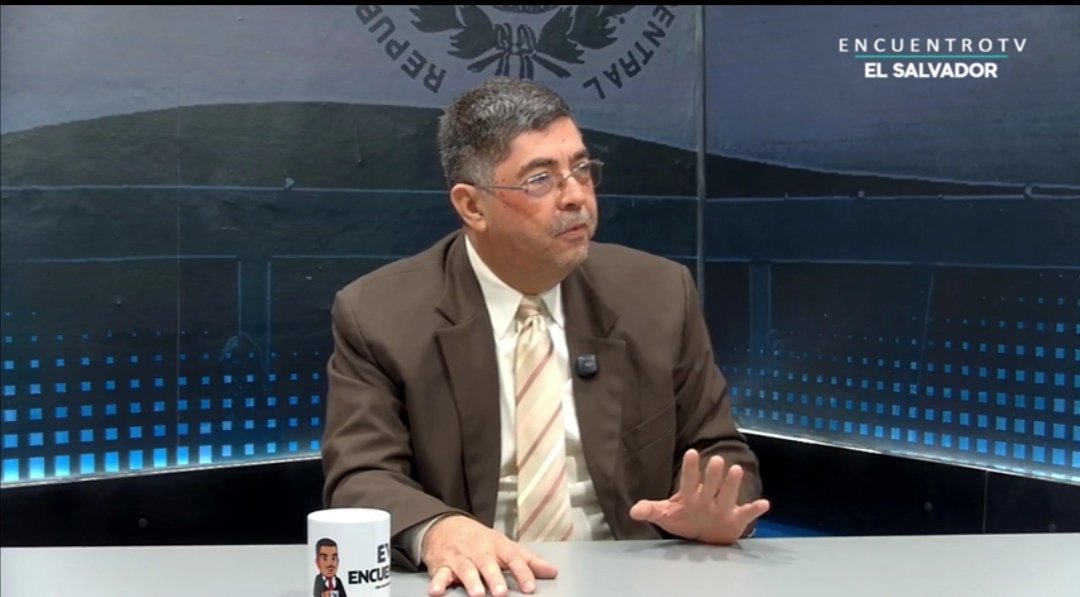#JuicioNoVenganza | El abogado y defensor de los Derechos Humanos, Henry Fino, criticó los juicios masivos y la continuidad del régimen de excepción.
Fino dijo en Encuentro con Julio Villagrán que los juicios masivos, además de ilegales, demuestran que lo que se busca es venganza