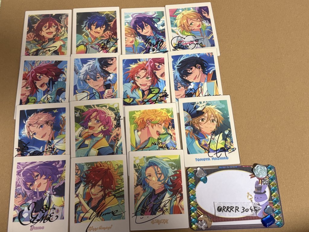 RRRR3045's tweet photo. 【交換】
あんスタ　ぱしゃつ　10周年

譲　茨、ジュン、マヨイ、藍良、司、泉、レオ、凛月、嵐、こはく、宙、友也、ユメ、燐音、HiMERU

求　fine全員、紅月全員、スバル、真、鉄虎

コンプ目的
郵送取引のみ
纏めての方優先になります https://t.co/f1HyFMfDJf