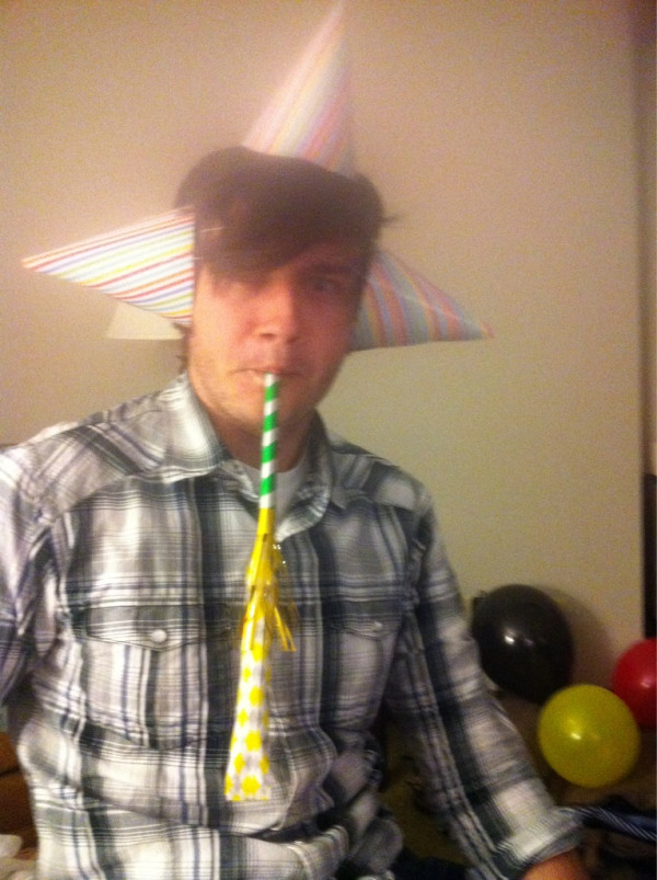 Sofinnek's tweet image. 🕊️

Guys, I’ve forgotten his name, but I remember he died in a natural disaster (a tornado). I’d just discovered Twitter back then, and he had this photo, I saved it on 21 September 2025

And so, after all this time, I decided to wear them

#happybirthday #old #now #foto