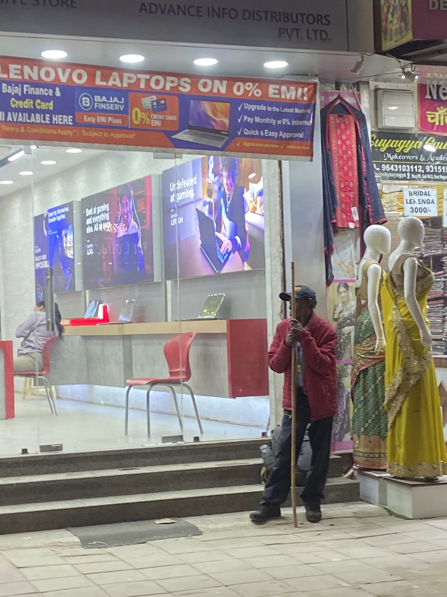 sharmaRajat1711's tweet image. A security guard outside a Lenovo showroom stands for hours while chairs sit empty inside—yet he isn’t allowed to sit. Basic dignity matters.@Lenovo_in please review such policies. Every worker deserves respect and humane treatment #RespectWorkers #DignityAtWork