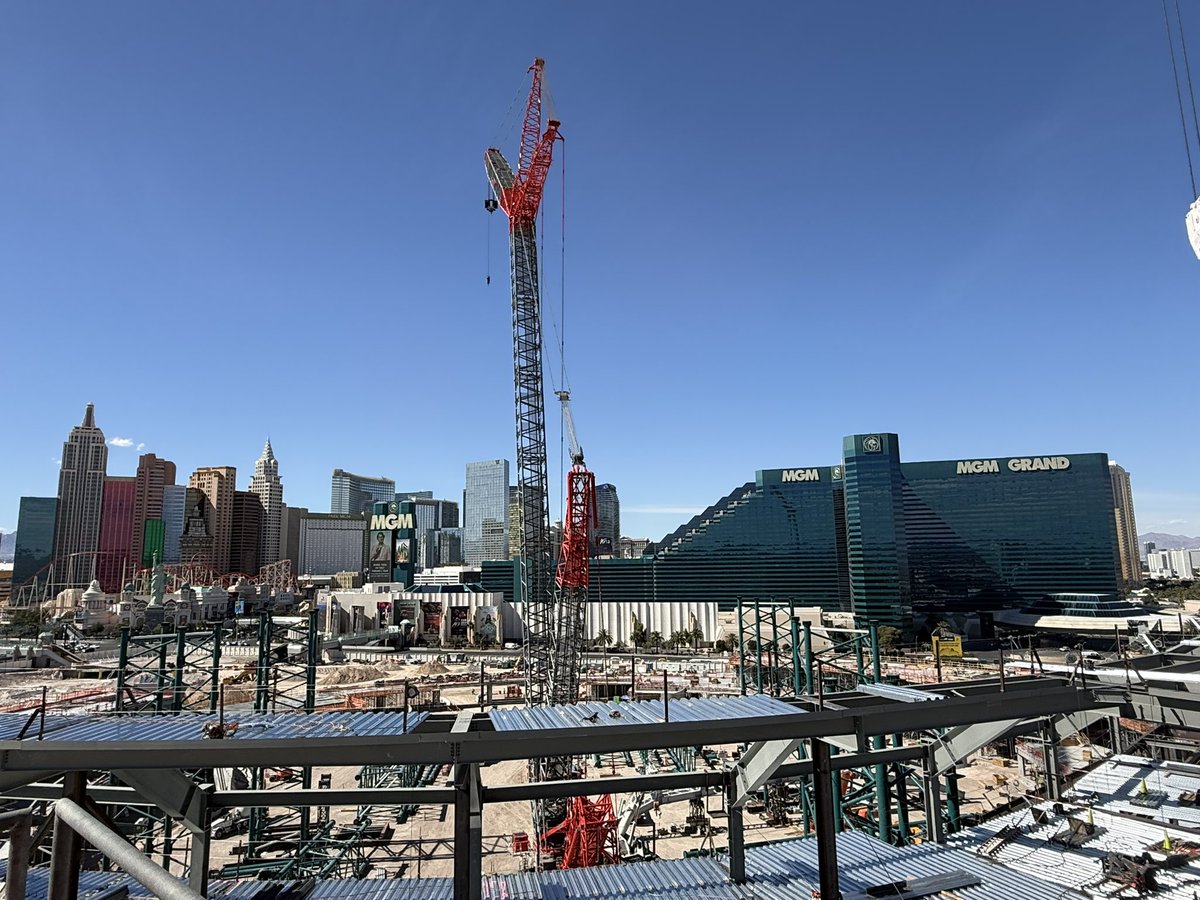 mickakers's tweet image. A’s Las Vegas ballpark construction moving along. Project remains on time and on budget. Over the next two months precast stadia (concrete seating levels) installation and roof work are scheduled to begin. #vegas #athletics #mlb