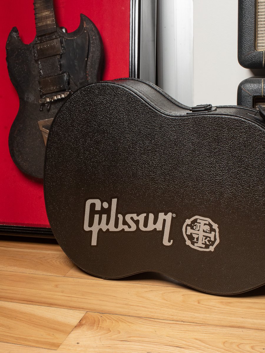 ChicagoMusicEx's tweet image. bit.ly/3FFbKpx | Friend of the shop, @jakekiszka, just got his own Limited Edition Artist SG from @gibsonguitar! 👀 This one pulls straight from his legendary ‘61—hits that perfect line between vintage soul and modern edge! It’s all here, just waiting! Shop today! #CME