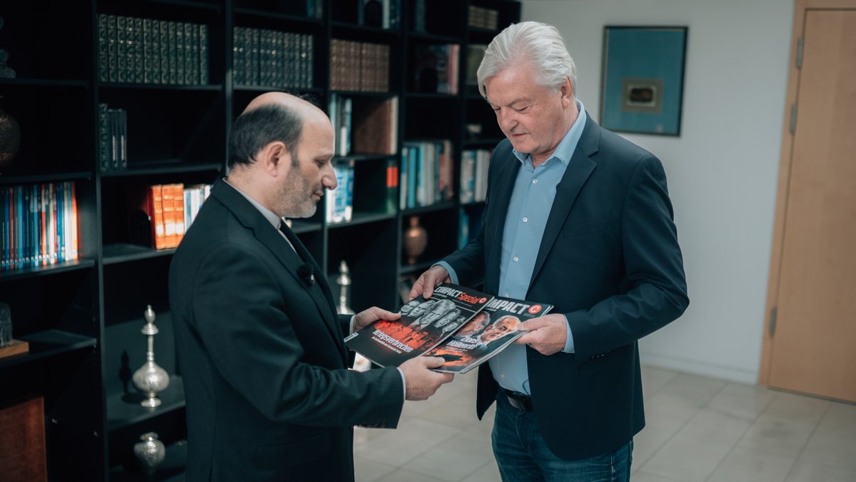 JurgenElsasser's tweet image. Heute zum #Interview beim Botschafter der IR #Iran  in Berlin – in Kürze exklusiv auf COMPACT-TV. Das erste persönliche Interview, das Herr Nili einem deutschen Medium in der Kriegszeit gegeben hat. Während die anderen Medien beim #Schah-Sohn abhängen, ist COMPACT dort, wo