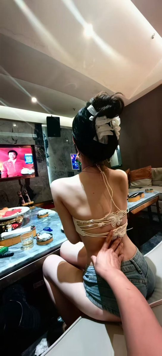 一个过气的渣男 tweet media